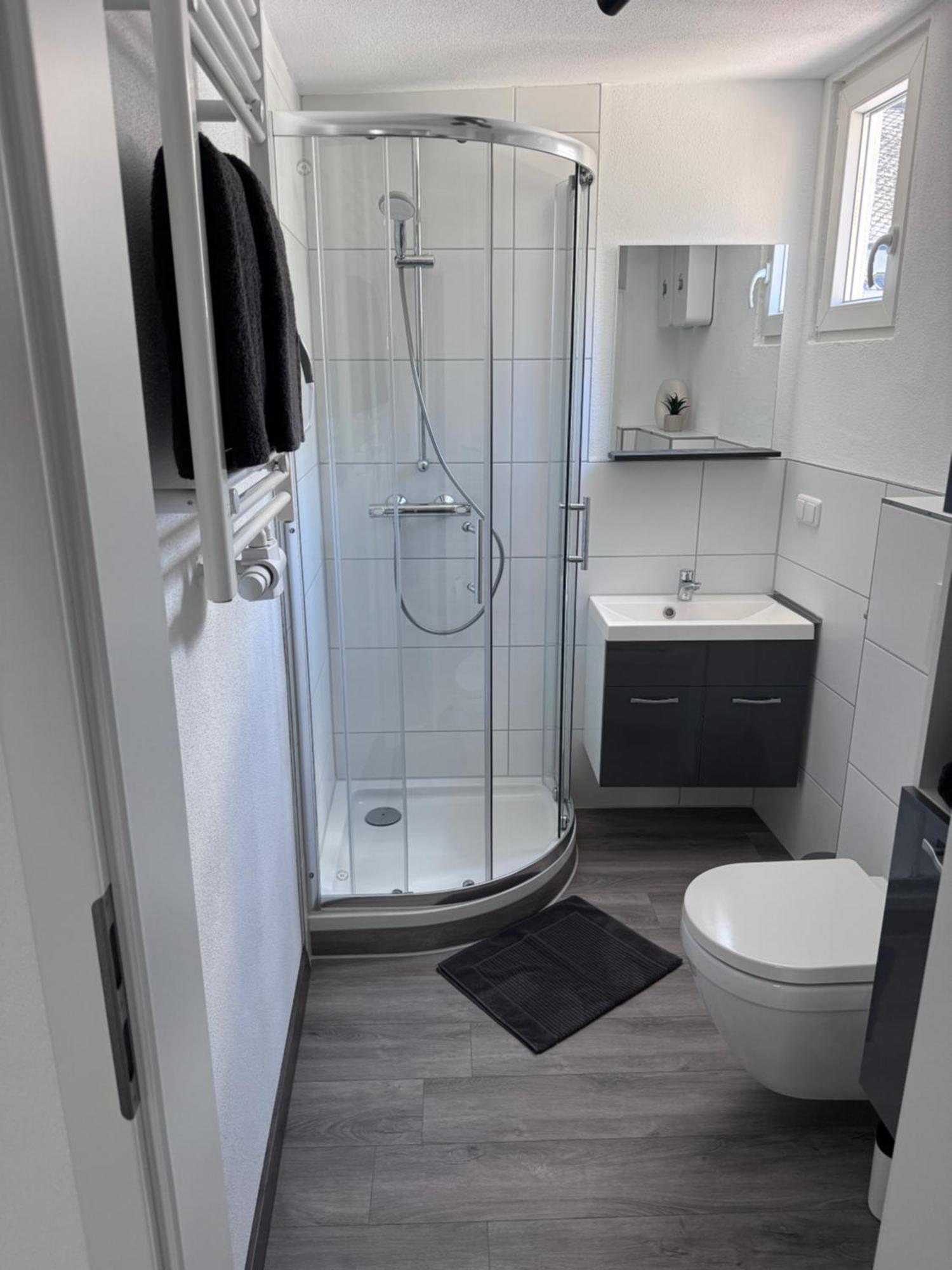 Ferienwohnung Direkt An Der Mosel Im Zentrum Von Zell Exterior photo